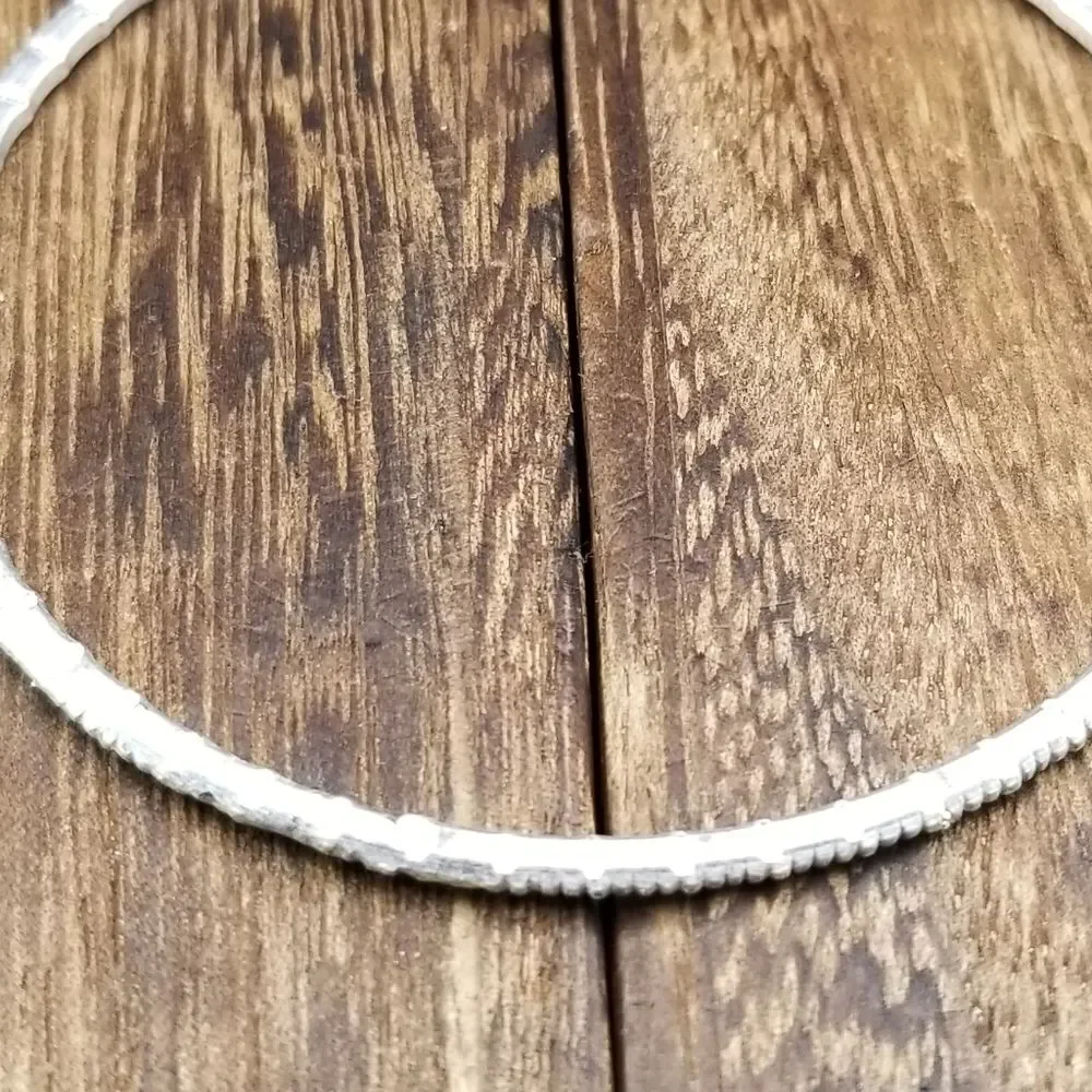 Edgy silver tone rounded bracelet B934
